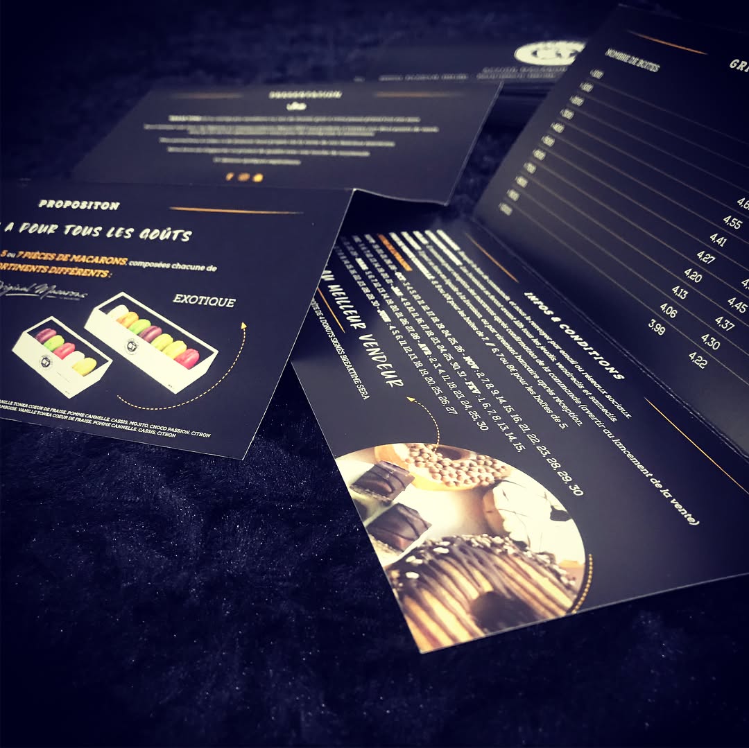 Menu imprimé — hiérarchie de l’offre et continuité de l’univers graphique.
