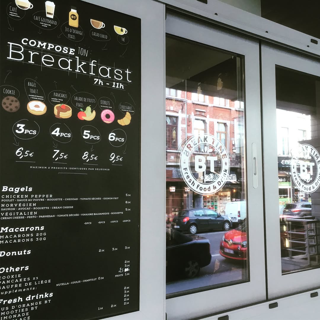 Panneau-menu — structurer l’offre à proximité du comptoir.