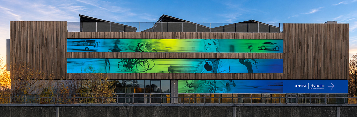 A‑Move — façade panoramique à Bruxelles Façade A‑Move à Bruxelles habillée de trois bâches grand format.