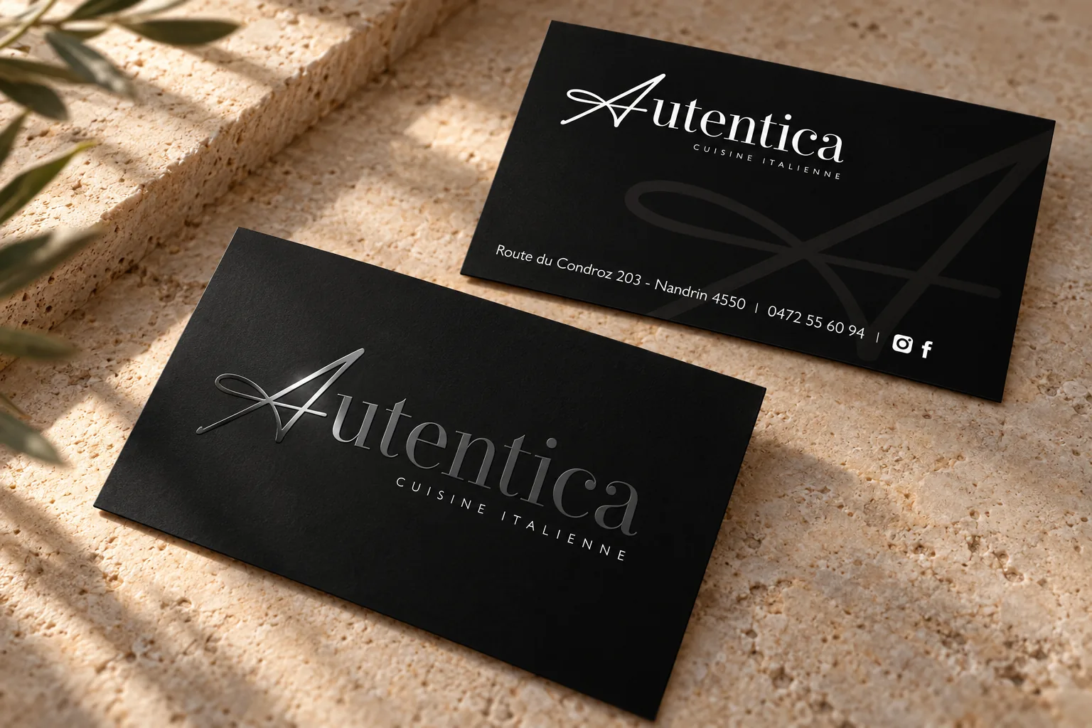 Cartes recto-verso — maquette de présentation avec proposition de vernis sélectif sur le logo.