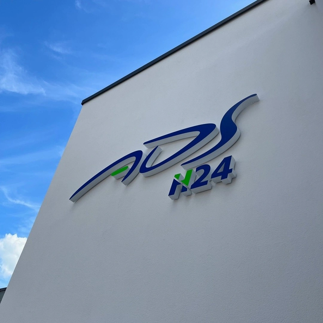 ADS N24 — enseigne sur façade